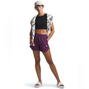 NWT!! The North Face Women’s Pathfinder Shorts. Size M.